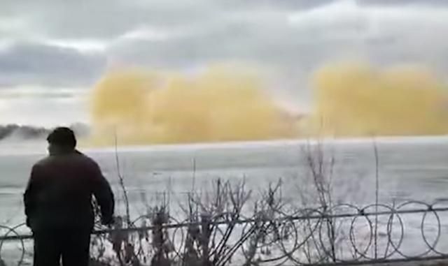 У Казахстані підірвали лід на річці: у десятках квартир повибивало вікна У Казахстані підірвали лід на річці: у десятках квартир повибивало вікна