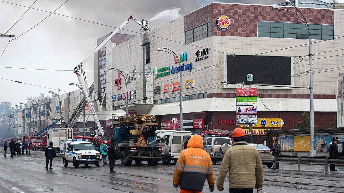 Родственники погибших в результате пожара в Кемерове назвали виновных в трагедии Родственники погибших в результате пожара в Кемерове назвали виновных в трагедии