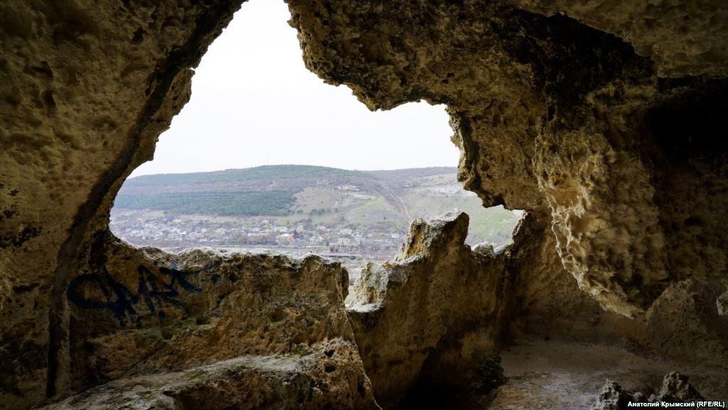 Неймовірний Крим: фоторепортаж з унікальної Монастирської скелі