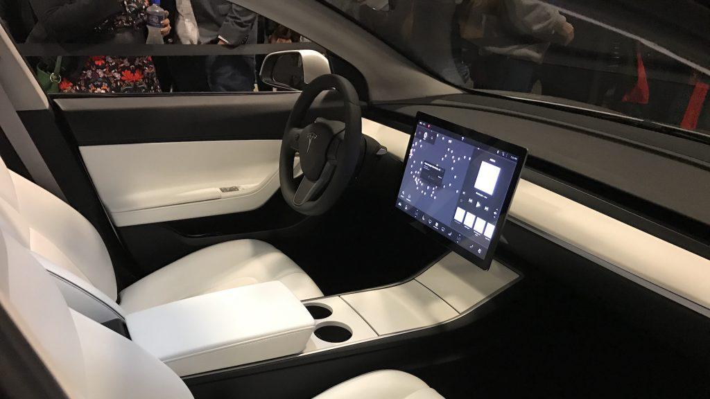 В Киеве протестовали автомобильный автопилот