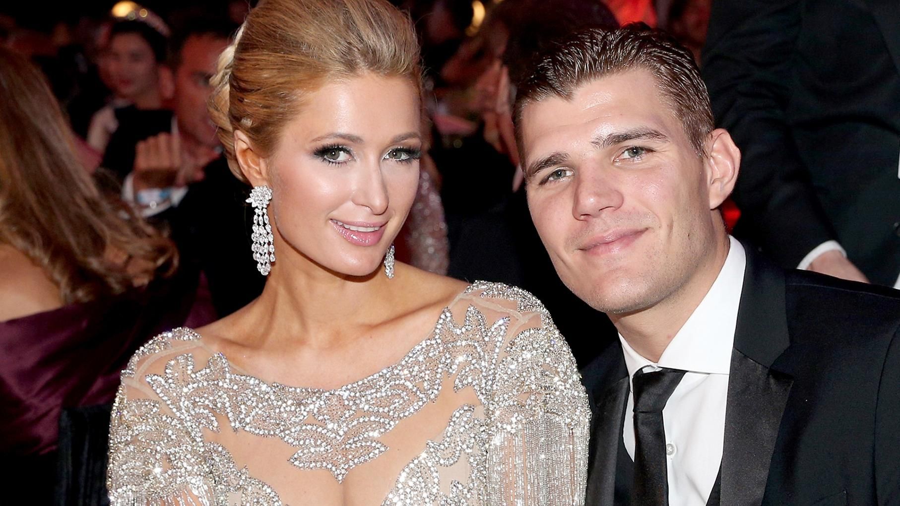 Періс Хілтон разом з нареченим полетіла до України: фото Періс Хілтон разом з нареченим полетіла до України: фото