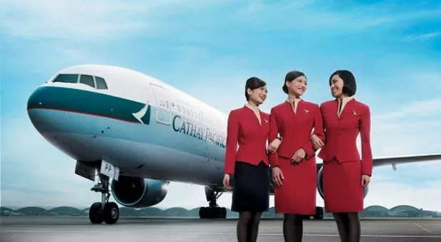 В коротких спідницях стюардеси Cathay Pacific насправді почувають себе незручно В коротких спідницях стюардеси Cathay Pacific насправді почувають себе незручно