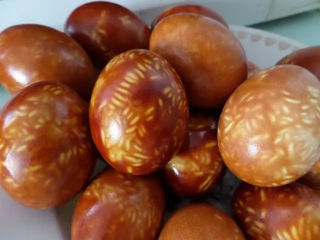 Як пофарбувати яйця цибулинням на Великдень Як пофарбувати яйця цибулинням на Великдень