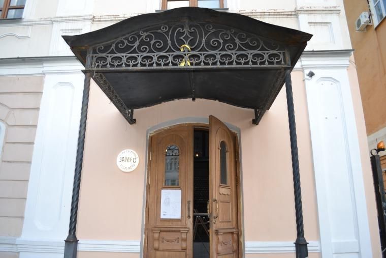 Пограбування століття: у Росії невідомі в масках викрали з кафе 50 кілограмів пельменів Пограбування століття: у Росії невідомі в масках викрали з кафе 50 кілограмів пельменів