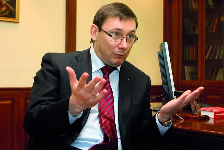 Луценко показав свою декларацію: зарплата понад мільйон гривень