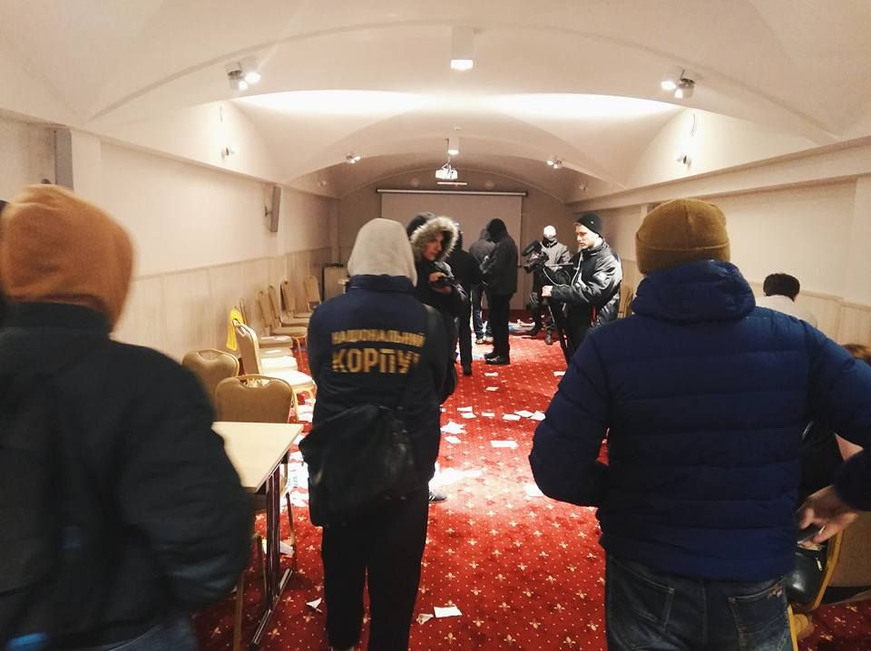 "Нацкорпус" сорвал тренинг по ЛГБТ в Полтаве: фото и видео "Нацкорпус" сорвал тренинг по ЛГБТ в Полтаве: фото и видео