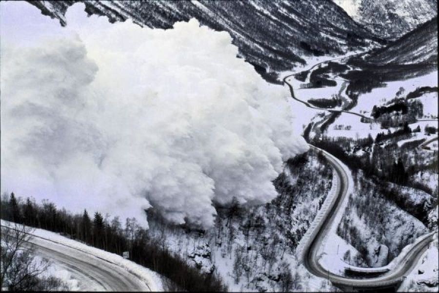 В Швейцарии погибли 5 человек в результате схода лавины