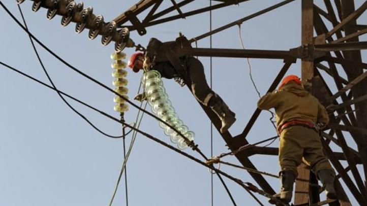 Негода в Україні: майже 200 населених пунктів знеструмлено Негода в Україні: майже 200 населених пунктів знеструмлено