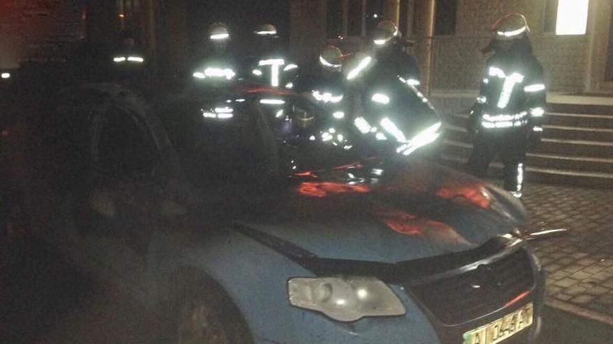 Взрыв авто в Киеве: спасатели предварительно установили причину события