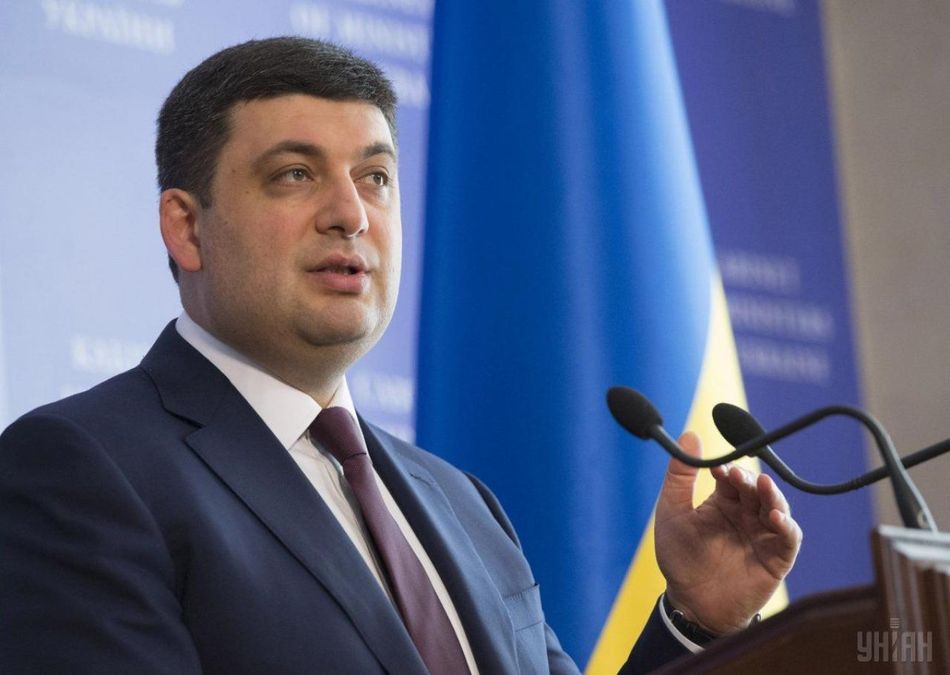 Гройсман взявся за дороги: хоче вберегти їх від перевантажених фур Гройсман взявся за дороги: хоче вберегти їх від перевантажених фур