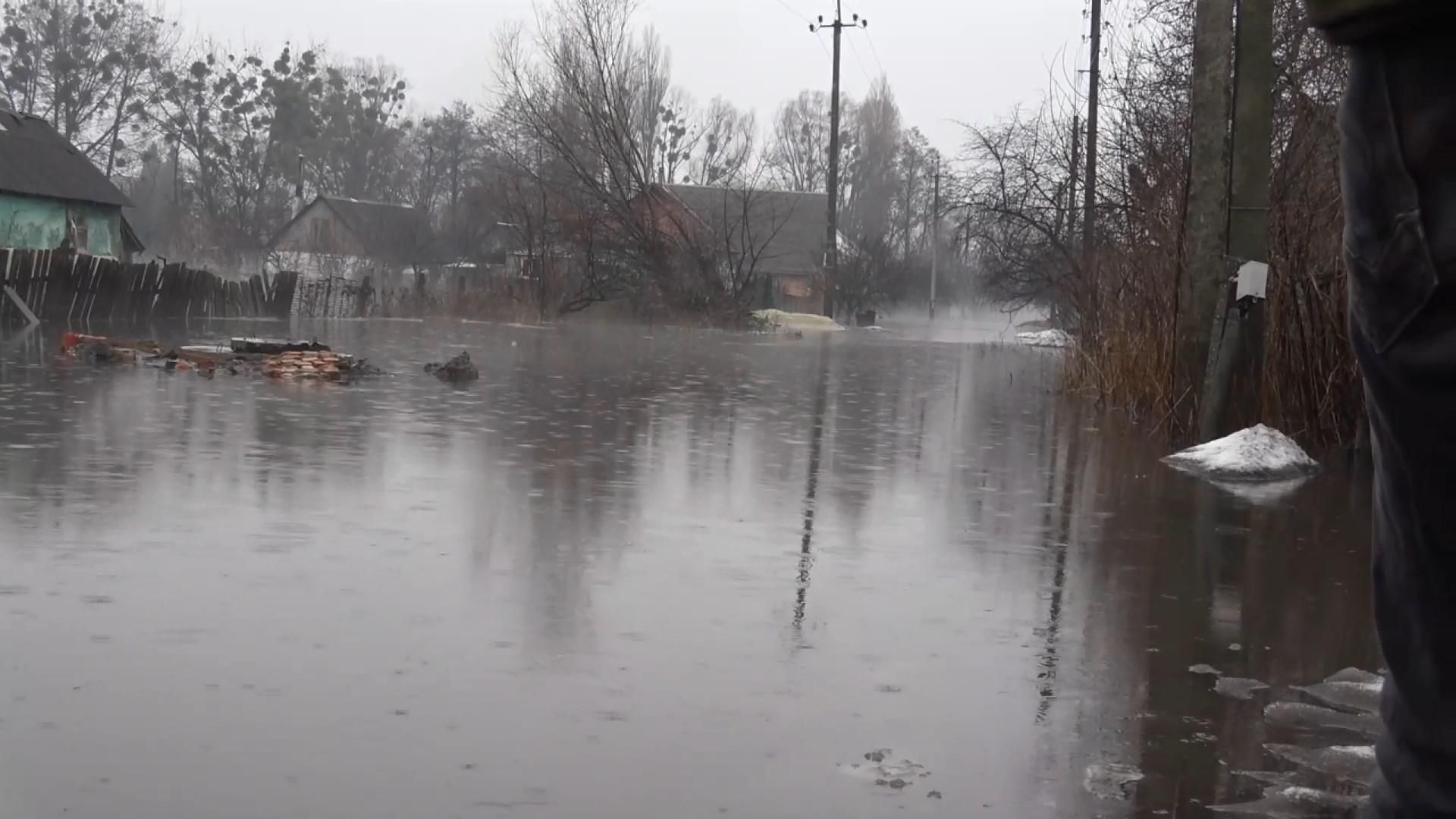 Из-за стремительной оттепели на Сумщине затопило город Ахтырку
