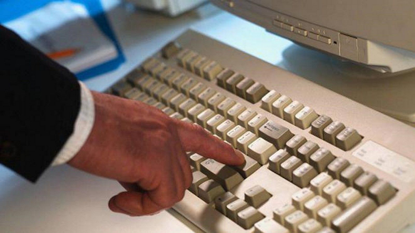 Депутати провалили голосування е-декларацій для громадських активістів Депутати провалили голосування е-декларацій для громадських активістів