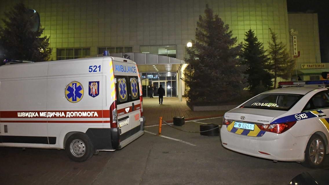 Продюсера відомого телеканалу побили та пограбували у Києві: зловмисники на цьому не зупинились 