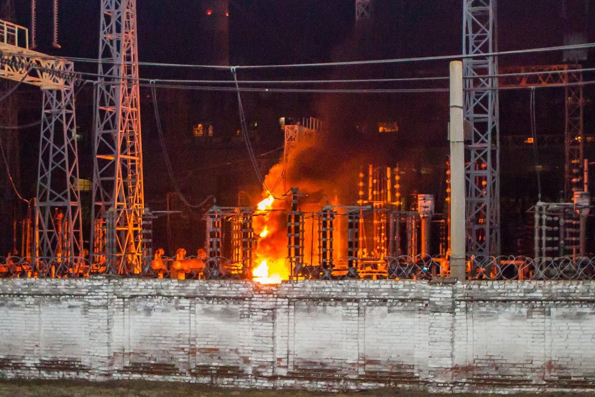 Вночі горіла Придніпровська ТЕС: фото з місця пожежі Вночі горіла Придніпровська ТЕС: фото з місця пожежі