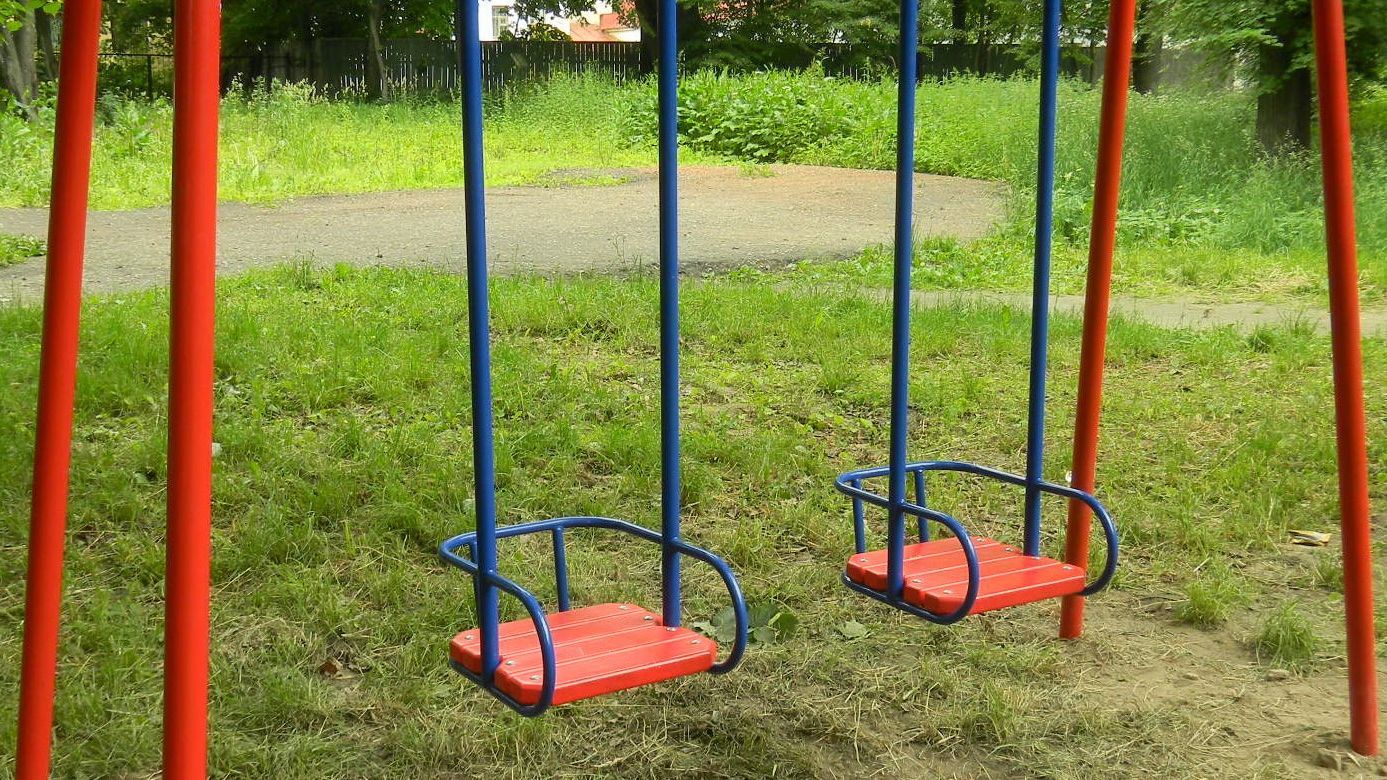 Дівчину вбило ударом гойдалки на Івано-Франківщині Дівчину вбило ударом гойдалки на Івано-Франківщині