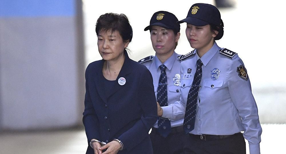Экс-президента Южной Кореи приговорили к 24 годам заключения за злоупотребление властью