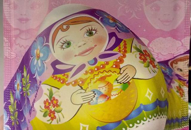 Великодній "русский мир": у супермаркеті Києва торгують прикрасами із російською символікою
