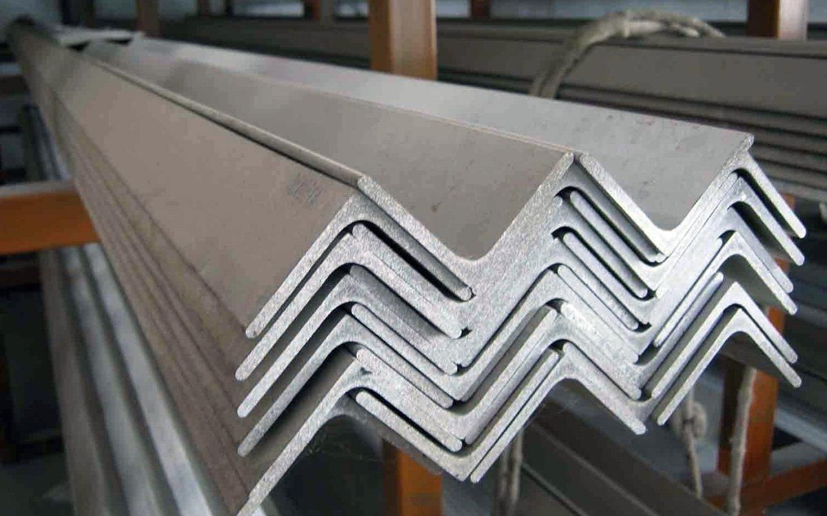 Україна виробляє дедалі менше сталі, металурги закликають владу звернути увагу на галузь Україна виробляє дедалі менше сталі, металурги закликають владу звернути увагу на галузь