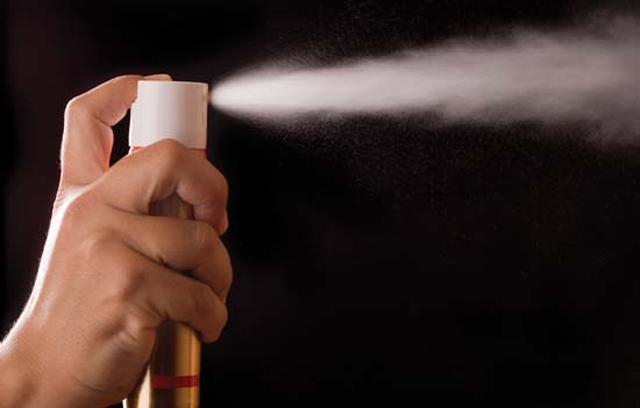 В школе Харькова ученик брызнул слезоточивым газом прямо в лицо двум детям