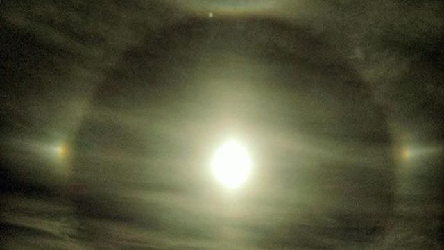 У небі над Харковом помітили рідкісне оптичне явище: фото