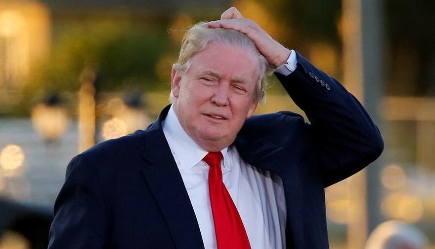 Розхристана зачіска Трампа знову у центрі уваги: кумедні фото Розхристана зачіска Трампа знову у центрі уваги: кумедні фото