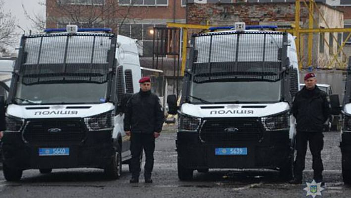Полиции Львова передали 19 новеньких служебных автомобилей: фото