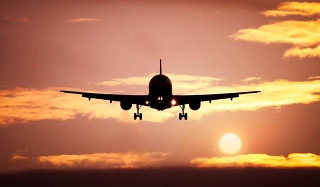 Загадочный рейс: самолет из Крыма пролетел через Россию и пропал над Донбассом Загадочный рейс: самолет из Крыма пролетел через Россию и пропал над Донбассом