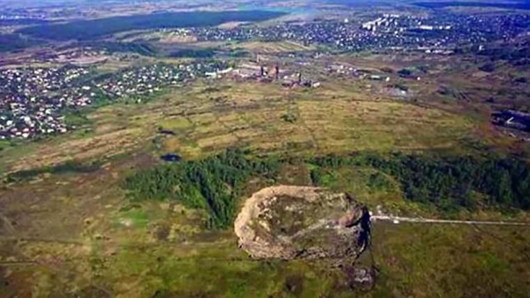 Во Львовской области образовалась новая карстовая пропасть Во Львовской области образовалась новая карстовая пропасть