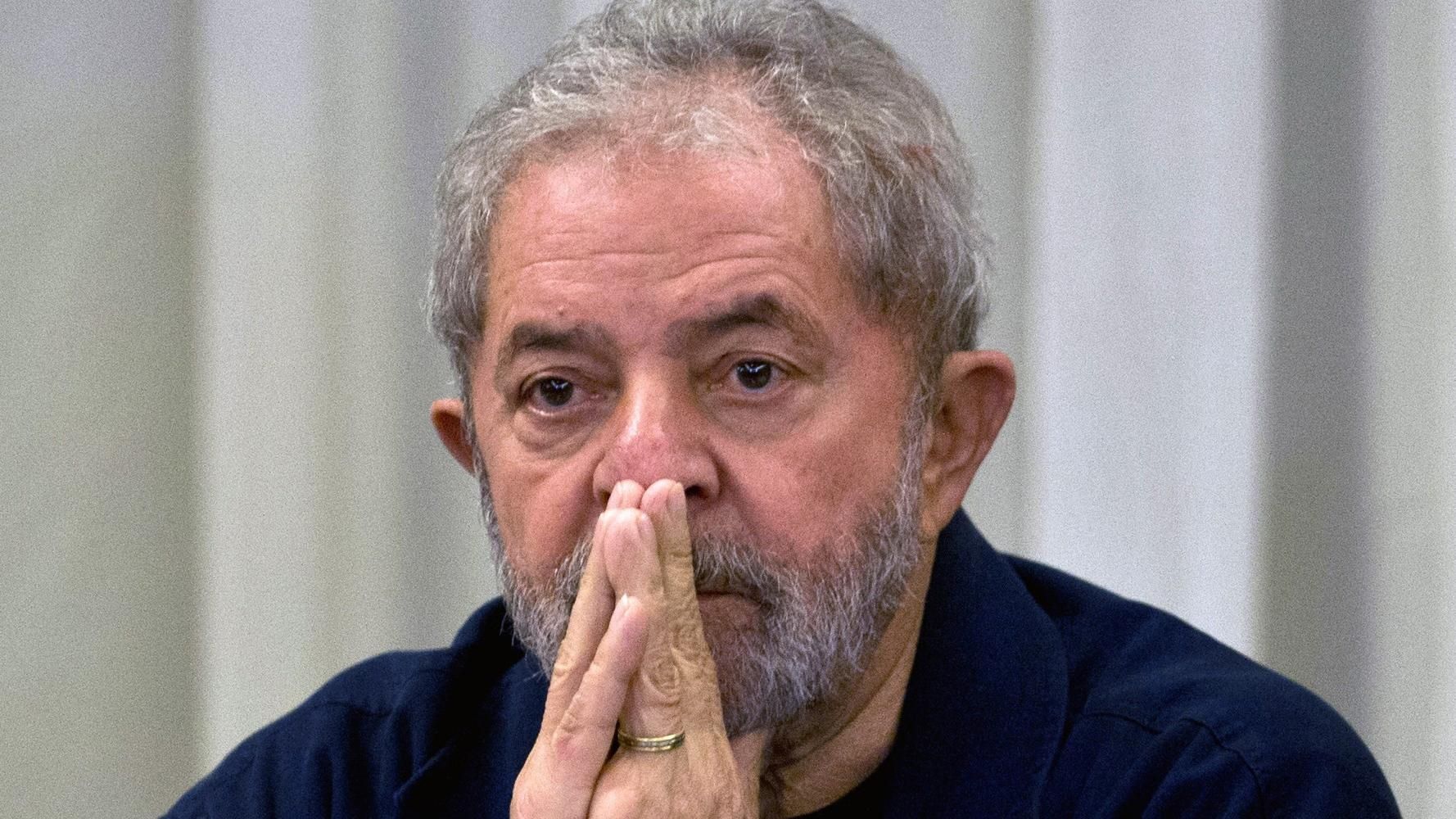 Экс-президент Бразилии Лула да Силва, которого осудили на 12 лет за коррупцию, сдался полиции