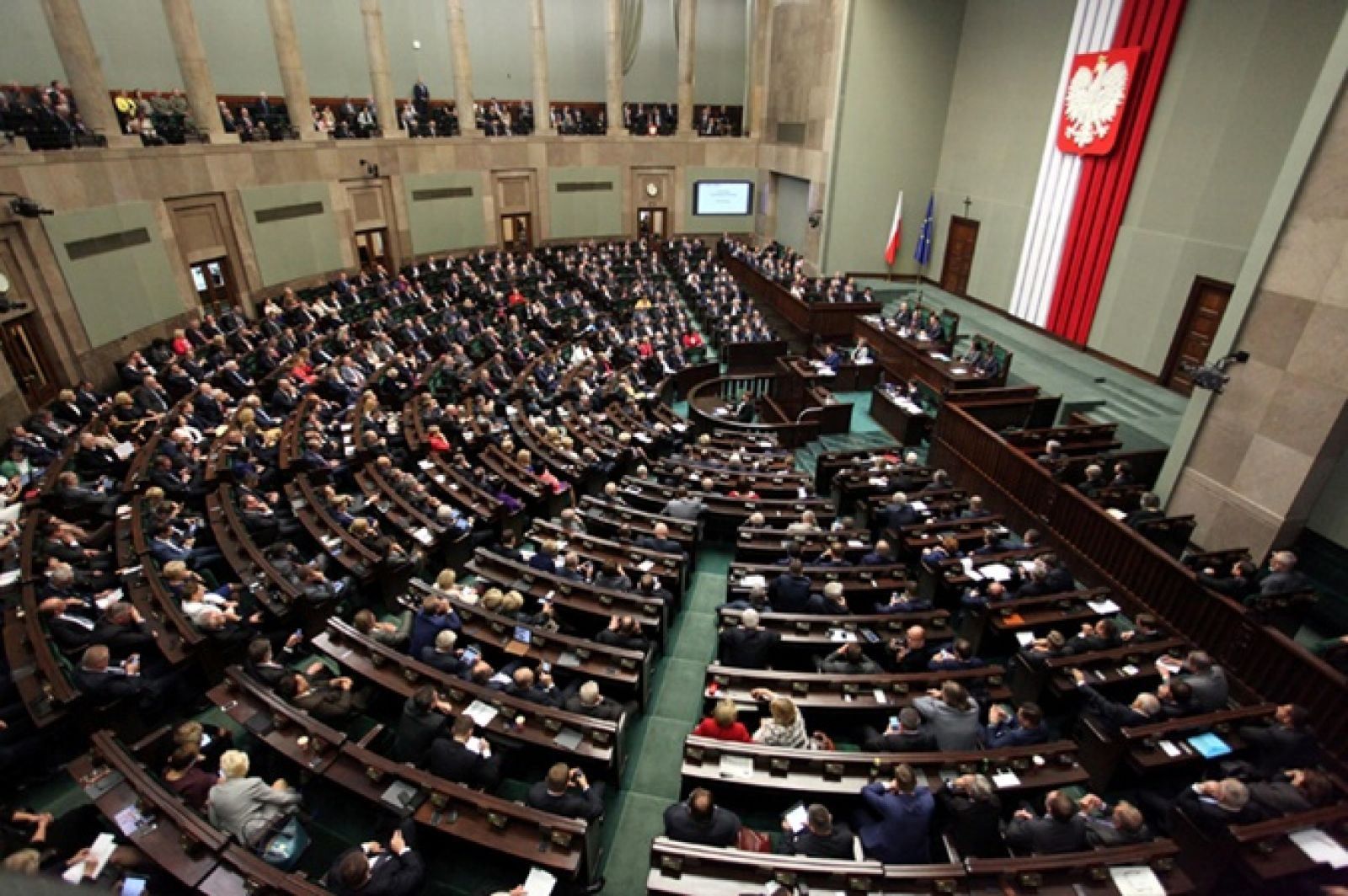 Члены польского правительства вернут полученные в прошлом году премии