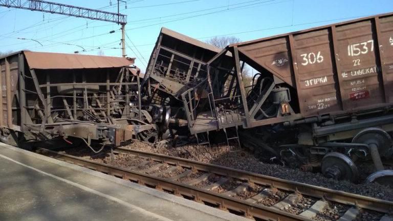 Во Львовской области перевернулся грузовой поезд: фото Во Львовской области перевернулся грузовой поезд: фото