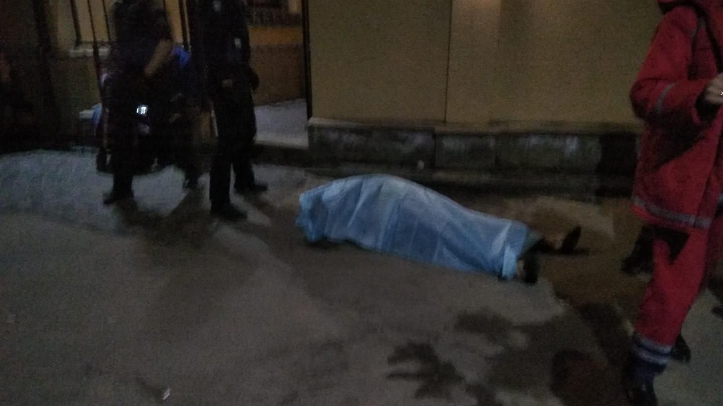 У Львові після конфлікту з охоронцями місцевого ресторану помер чоловік, – очевидці У Львові після конфлікту з охоронцями місцевого ресторану помер чоловік, – очевидці