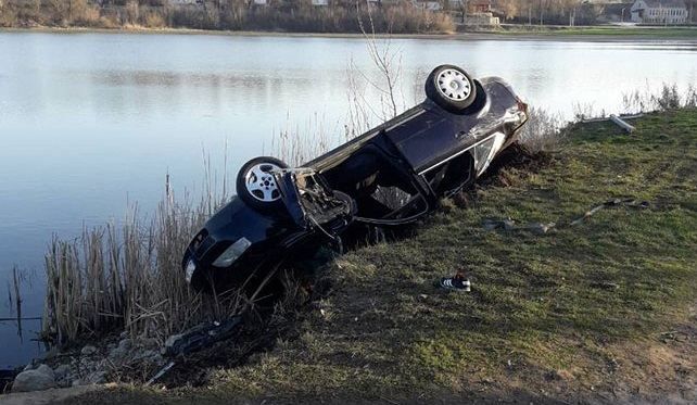 В Тернопольской области компания молодежи попала в смертельное ДТП: фото В Тернопольской области компания молодежи попала в смертельное ДТП: фото