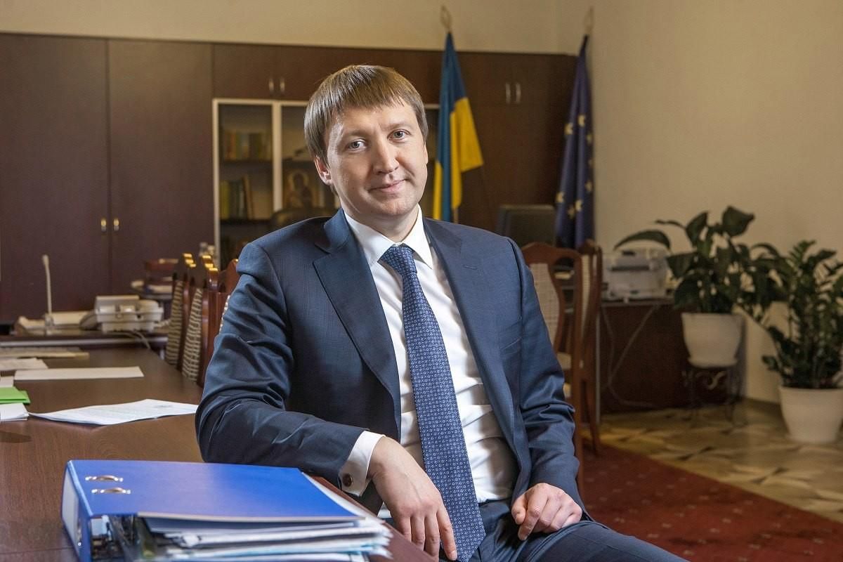 Кутовой возвращается в кресло министра с помощью Косюка – СМИ