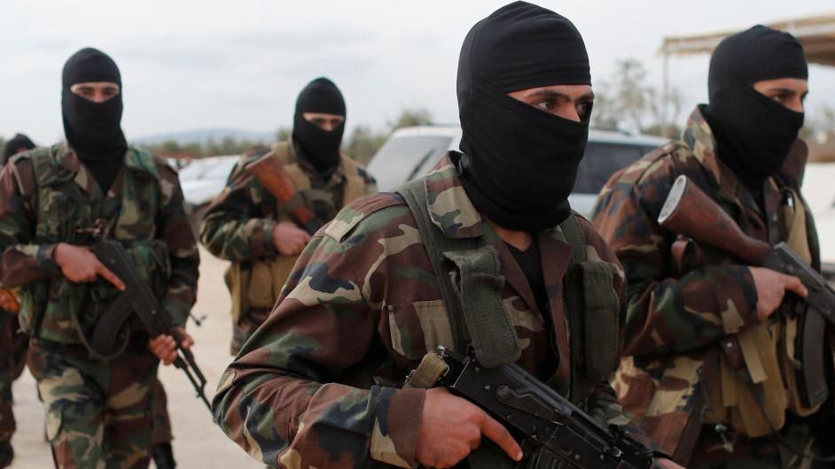 В центре Луганска и в Сирии заметили памятники наемникам "Вагнера" В центре Луганска и в Сирии заметили памятники наемникам "Вагнера"