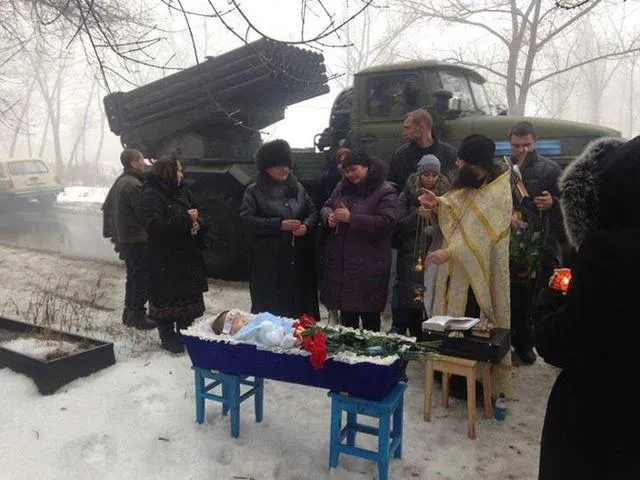 Як ховали дитину, яка померла від роботи російських військових