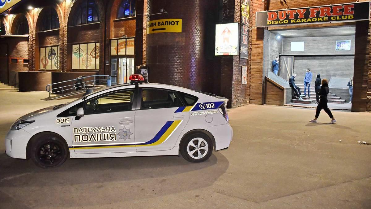 В Киеве возле ночного клуба мужчина открыл стрельбу