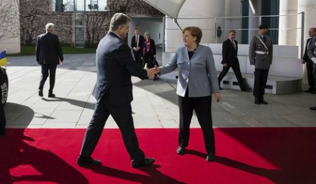 Меркель анонсировала переговоры лидеров Украины, Германии и Франции