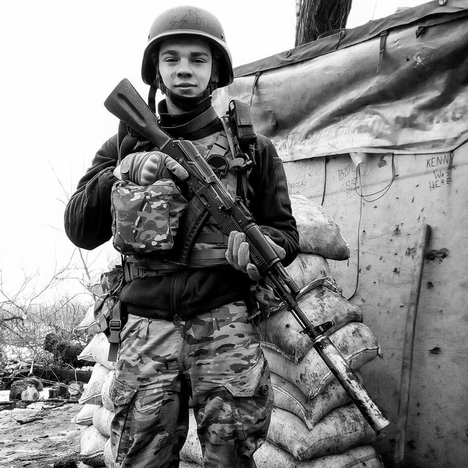 Українці цінують своїх Героїв тільки посмертно, – 18-річний доброволець Українці цінують своїх Героїв тільки посмертно, – 18-річний доброволець