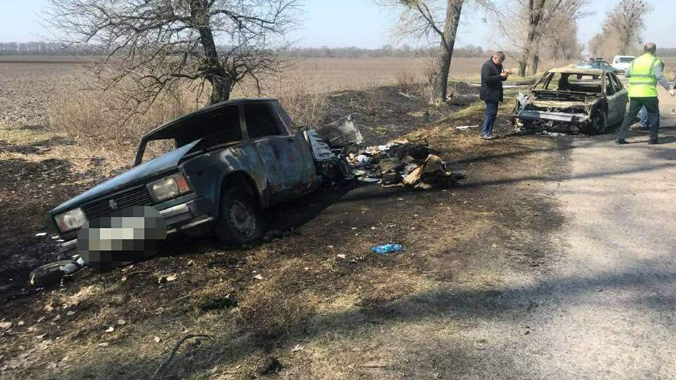 Неизвестные ограбили автомобиль "Укрпочты" с пенсиями и сожгли его Неизвестные ограбили автомобиль "Укрпочты" с пенсиями и сожгли его