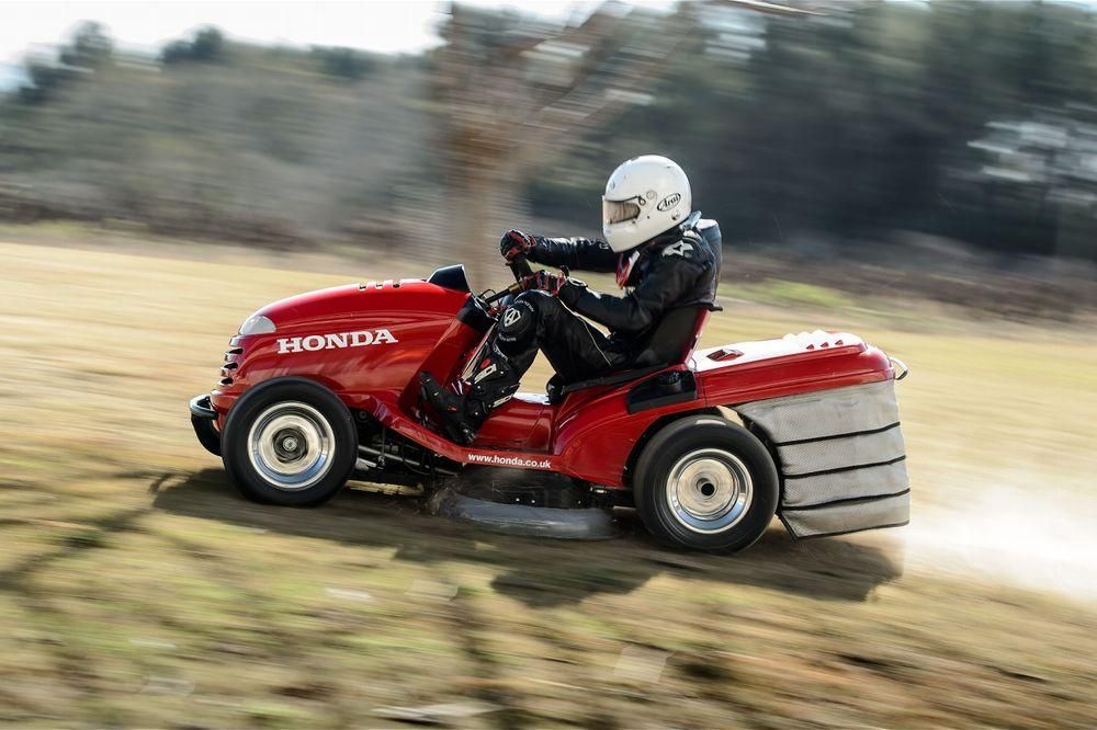  Honda випустила надпотужну газонокосарку, яка може розігнатися до 215 кілометрів на годину 