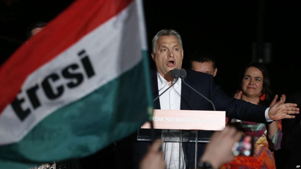 Стратегия запугивания сработала,– The Daily Beast о результатах выборов в Венгрии