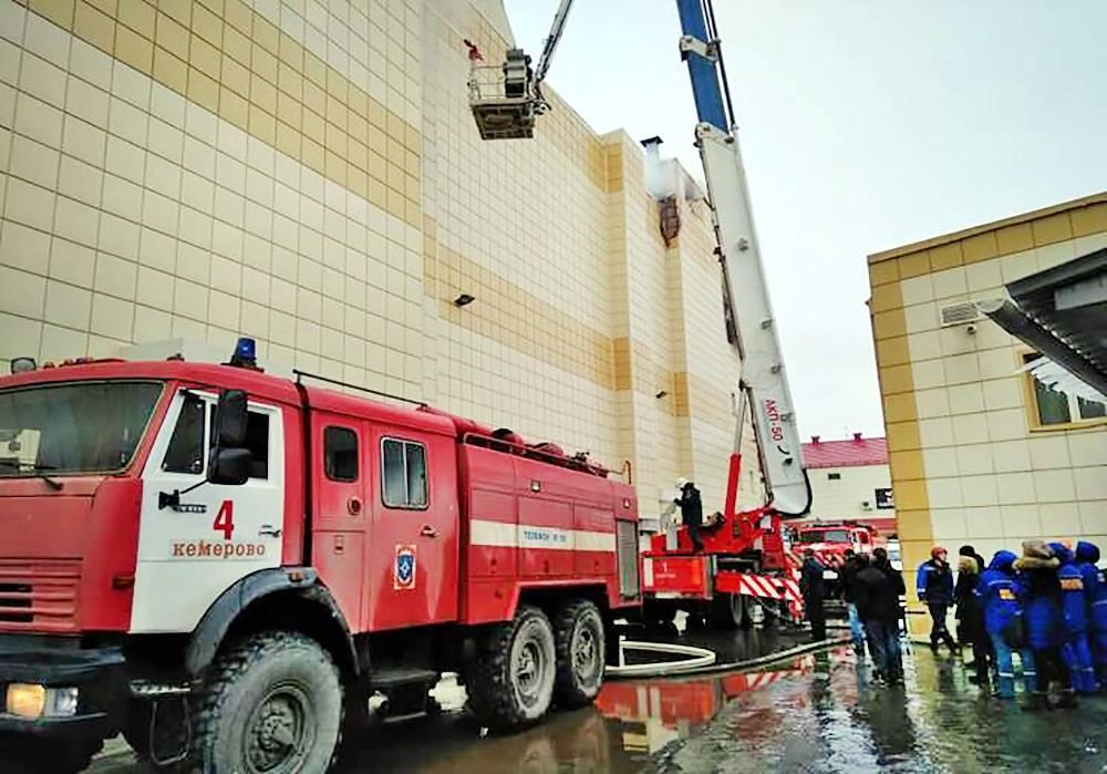 "Ти врятувалась, а вони ні", – однокласники зацькували доньку рятувальника у Кемерові "Ти врятувалась, а вони ні", – однокласники зацькували доньку рятувальника у Кемерові