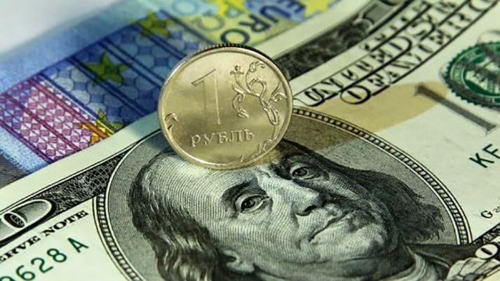 Російський рубль продовжує падати третій день