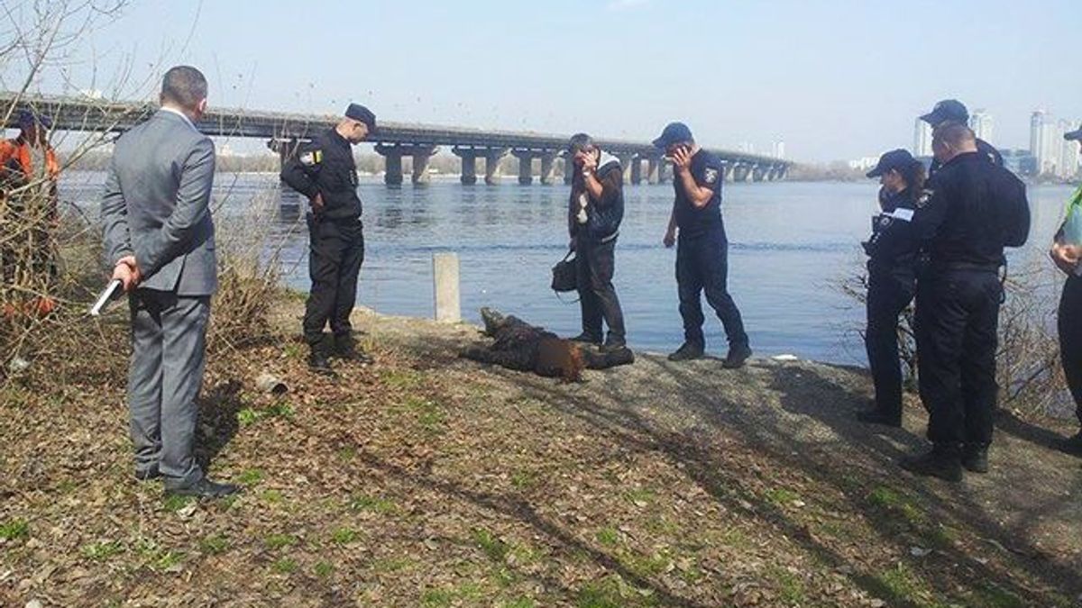 У Києві рятувальники знайшли у Дніпрі тіло дівчини: (фото 18+)