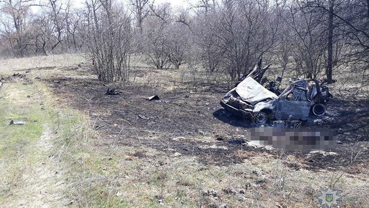 Підрив автомобіля на протитанковій міні на Луганщині: деталі та фото з місця події