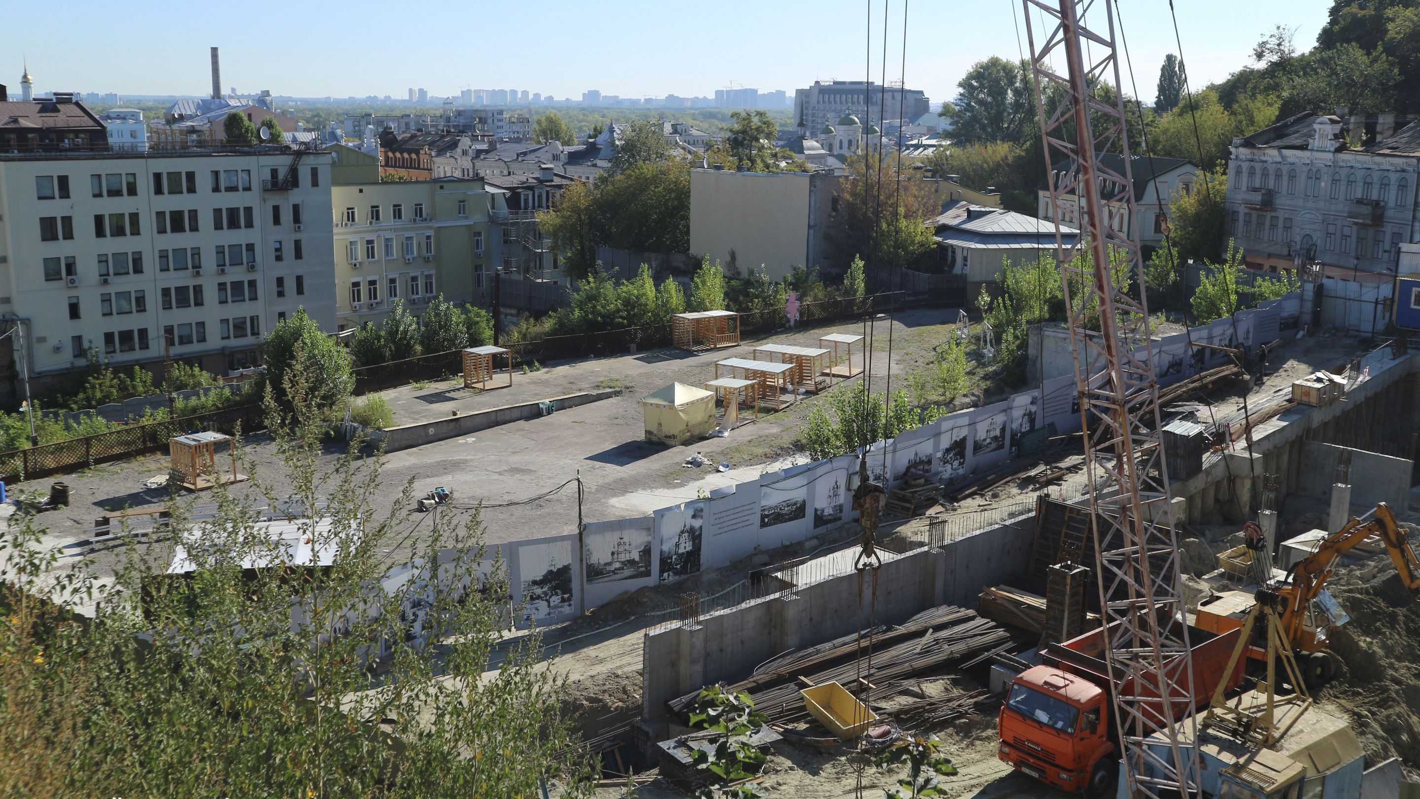 Штурм на Андреевском спуске: за что борются активисты Штурм на Андреевском спуске: за что борются активисты