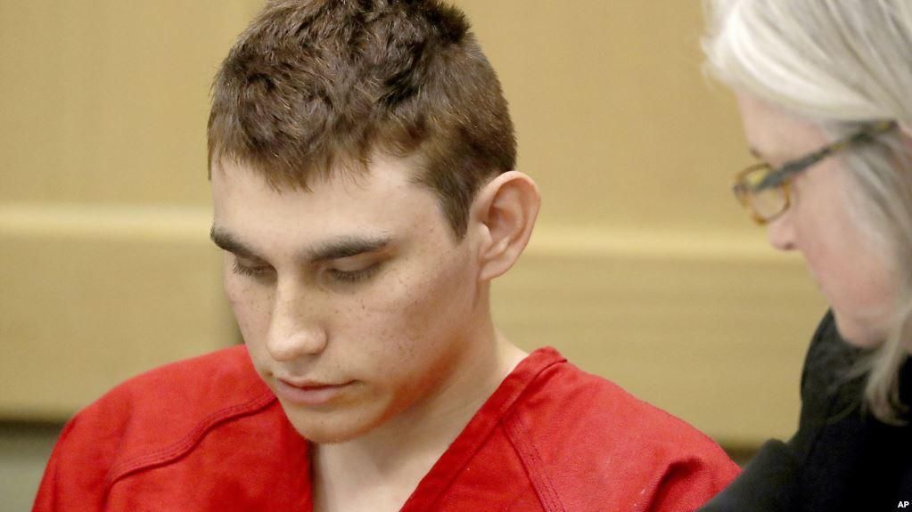 Ніколас Круз, який вчинив стрілянину у Флориді, хоче пожертвувати свою спадщину сім'ям загиблих Ніколас Круз, який вчинив стрілянину у Флориді, хоче пожертвувати свою спадщину сім'ям загиблих