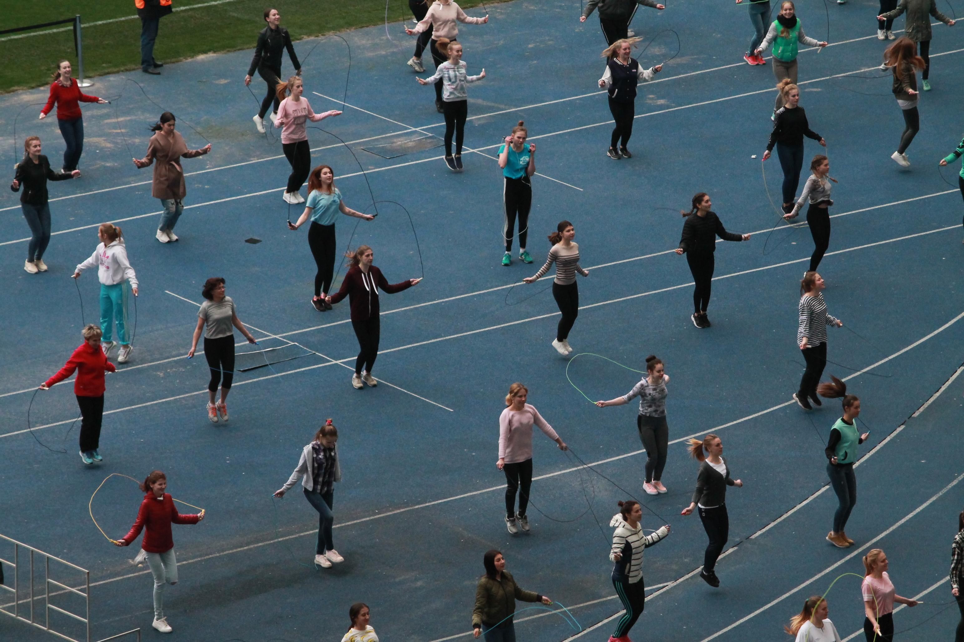В Киеве установили рекорд Украины по прыжкам на скакалке В Киеве установили рекорд Украины по прыжкам на скакалке