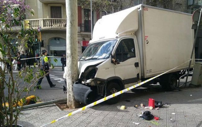 Вантажівка в'їхала в групу пішоходів у Барселоні Вантажівка в'їхала в групу пішоходів у Барселоні